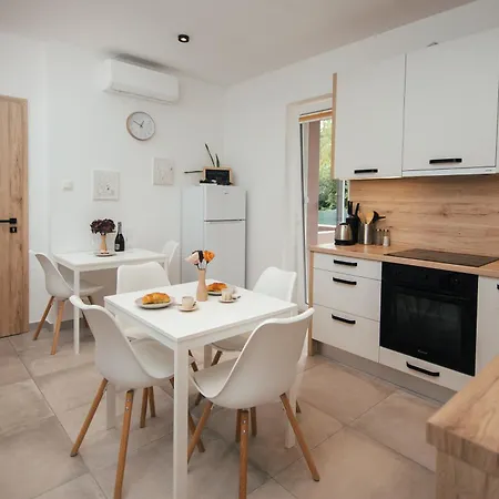 H30 Apartamento Pécs